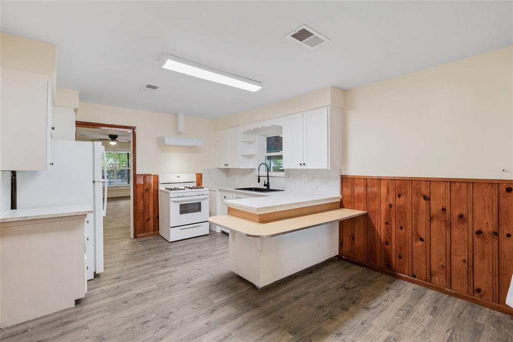 310 W Republic Avenue, Baytown, Texas image 20