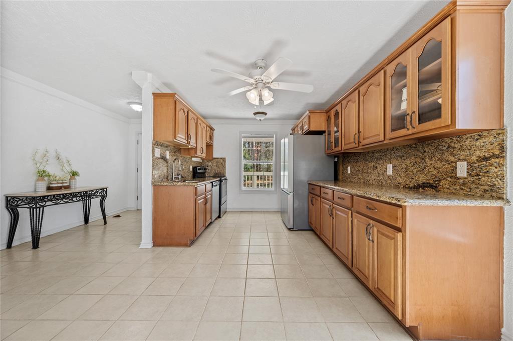 230 Tiki Trail, Livingston, Texas image 12
