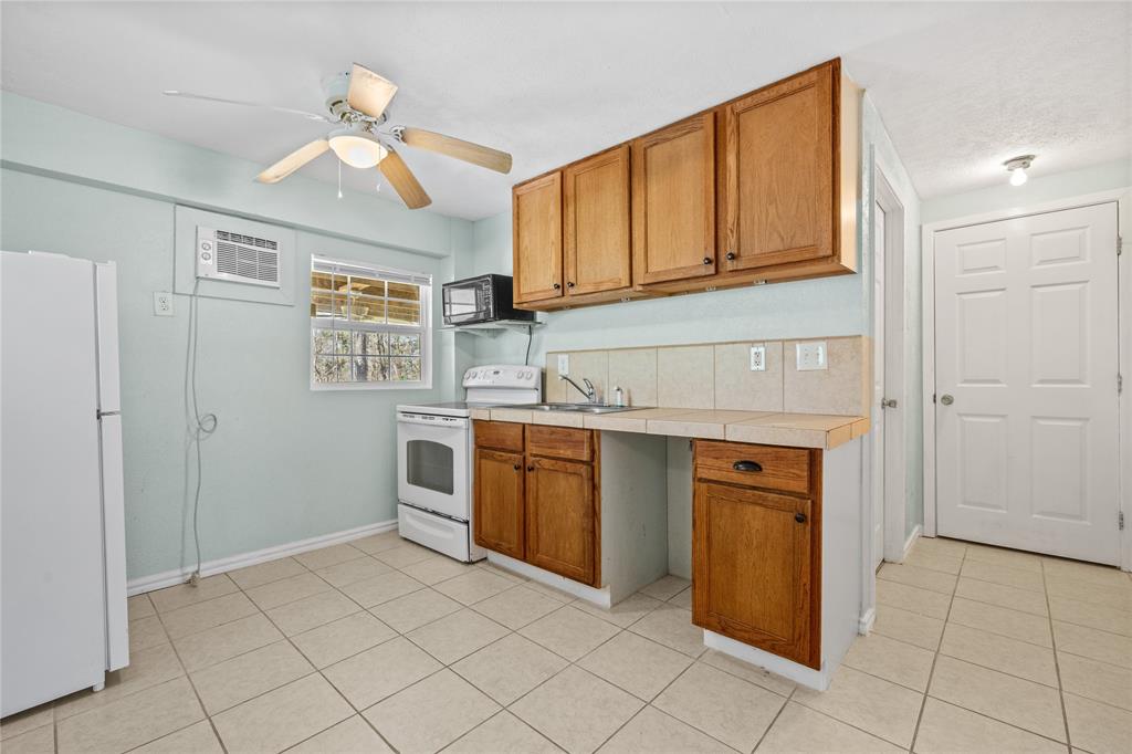 230 Tiki Trail, Livingston, Texas image 35