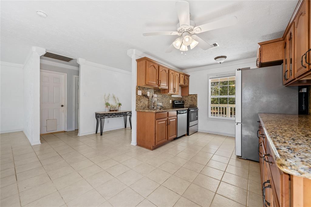 230 Tiki Trail, Livingston, Texas image 11