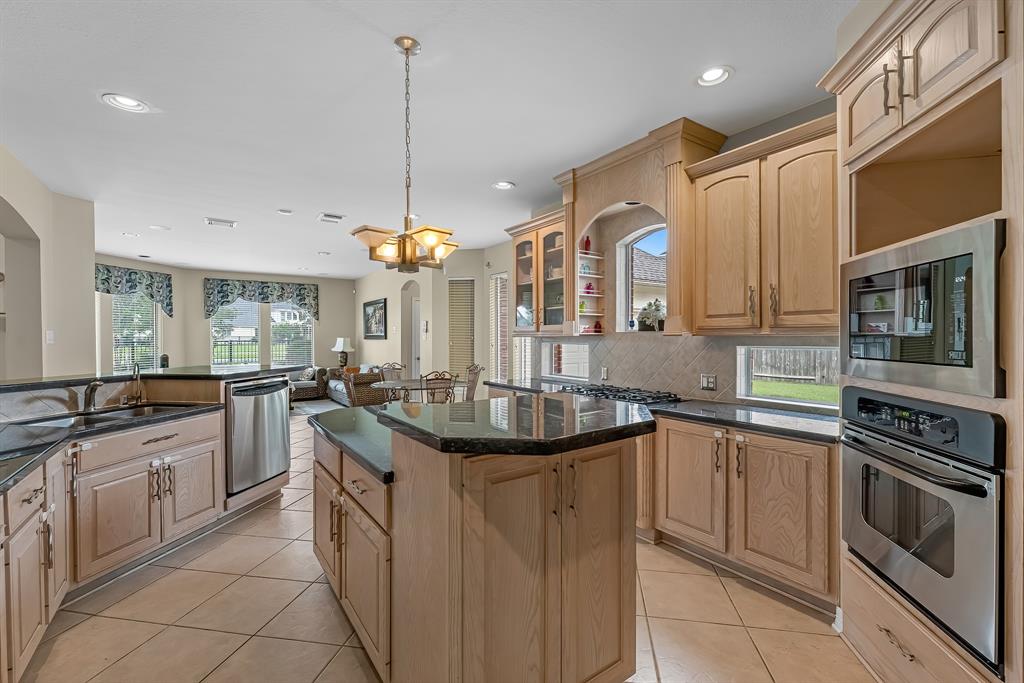 7311 Spring Run Lane, Katy, Texas image 14