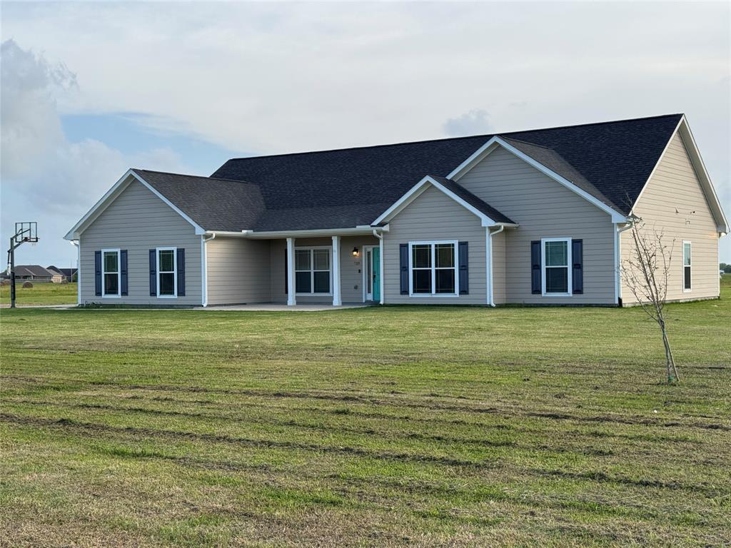 723 Sandy Corner Road, El Campo, Texas image 1
