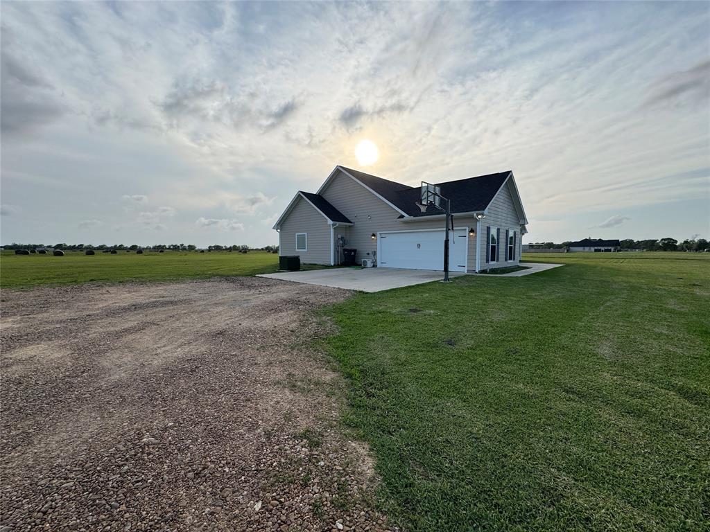 723 Sandy Corner Road, El Campo, Texas image 2