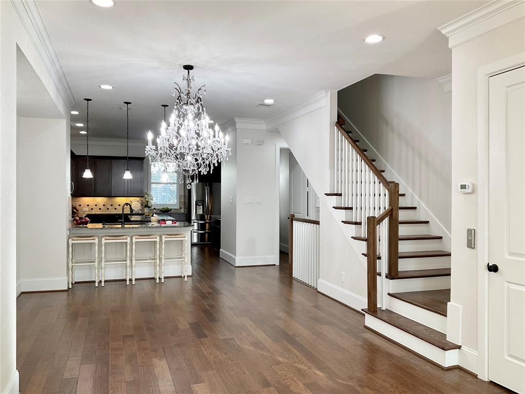 170 W Breezy Way