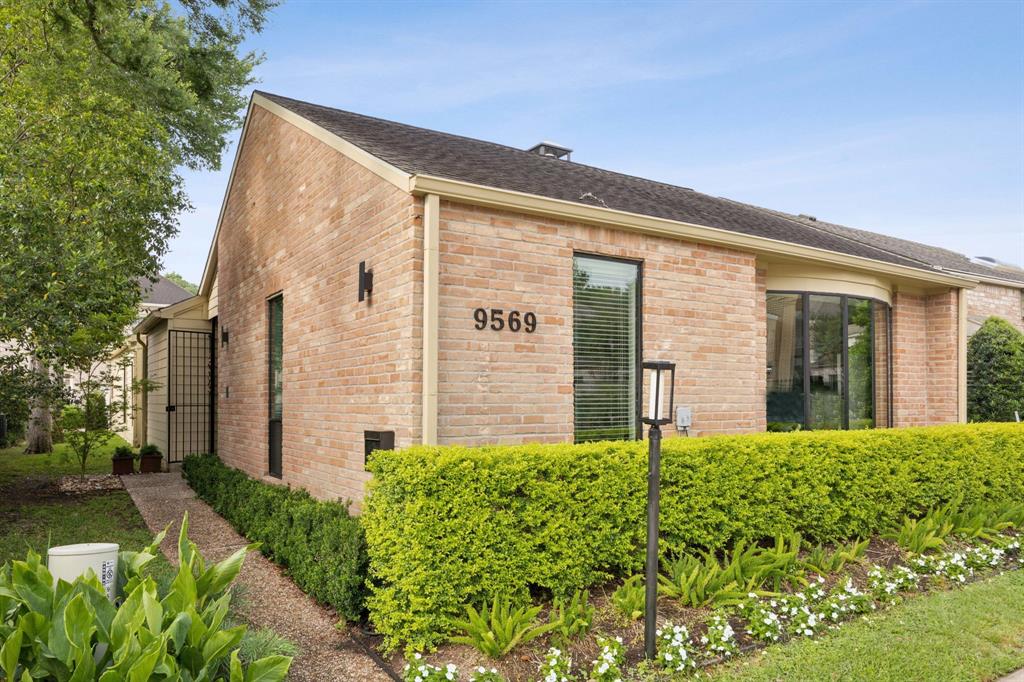 9569 Doliver Drive, Houston, Texas image 1