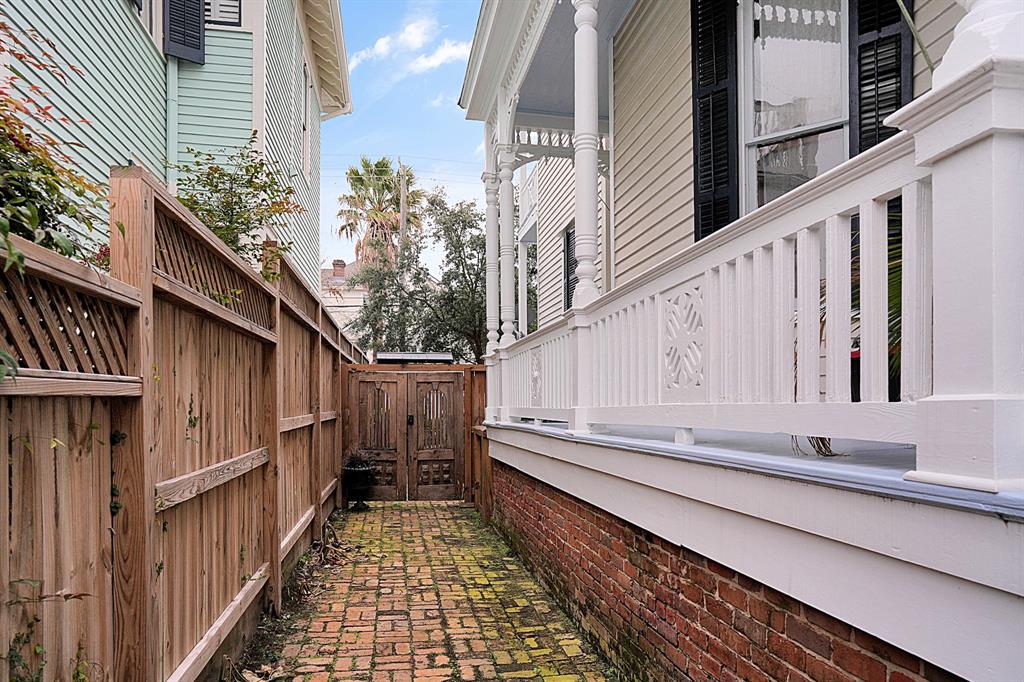 property-search 4 1819 Sealy Street