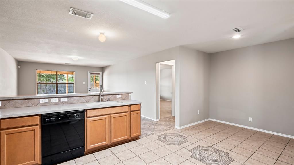 2038 Adobe Stone Drive, Humble, Texas image 7