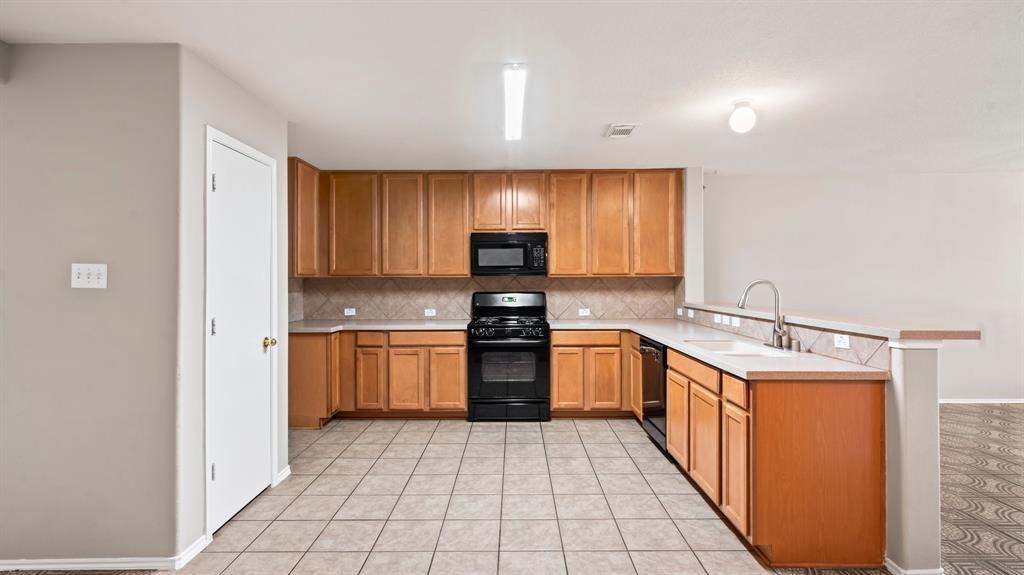 2038 Adobe Stone Drive, Humble, Texas image 6