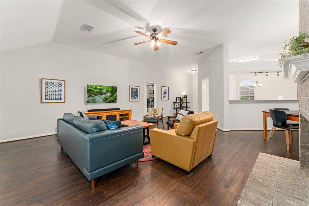 221 Chariss Glen Drive, League City, Texas image 9