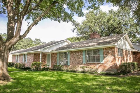 Photo of 1600 Reimer Street, Brenham, TX 77833 (MLS # 81721671) Photo of 1600 Reimer Street, Brenham, TX 77833 (MLS # 81721671)