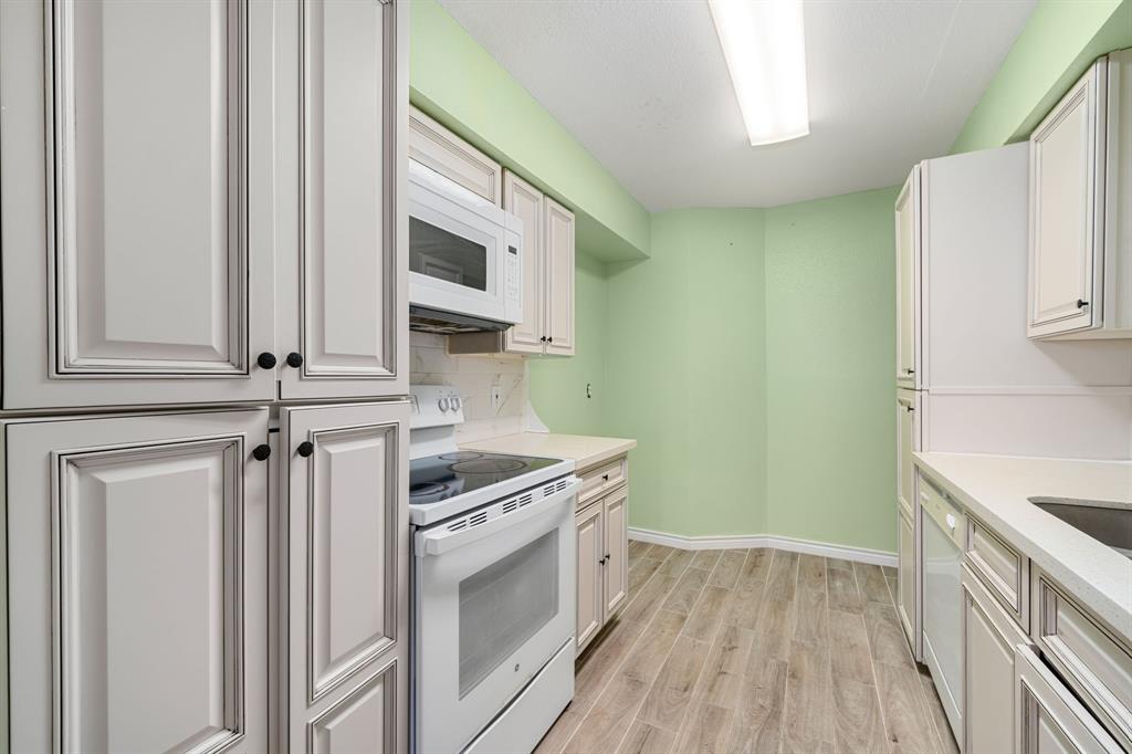 18800 Egret Bay Boulevard #207, Webster, Texas image 7