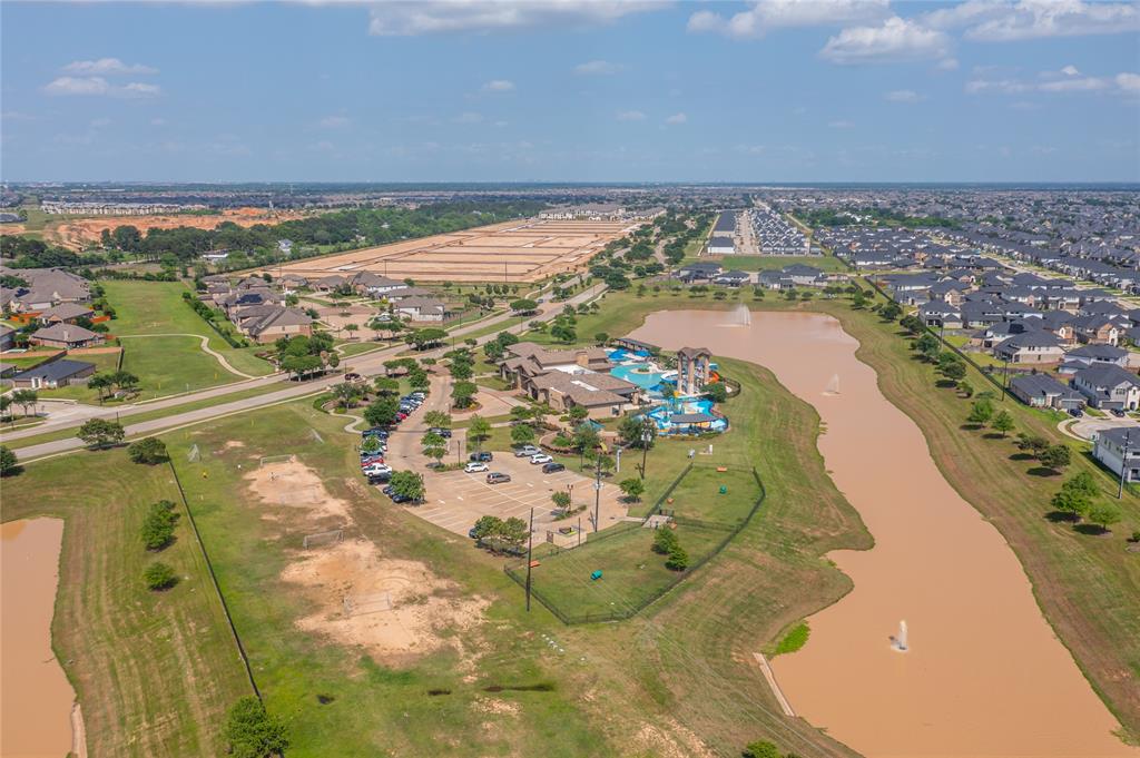 3919 Palmer Meadow Court, Fulshear, Texas image 10