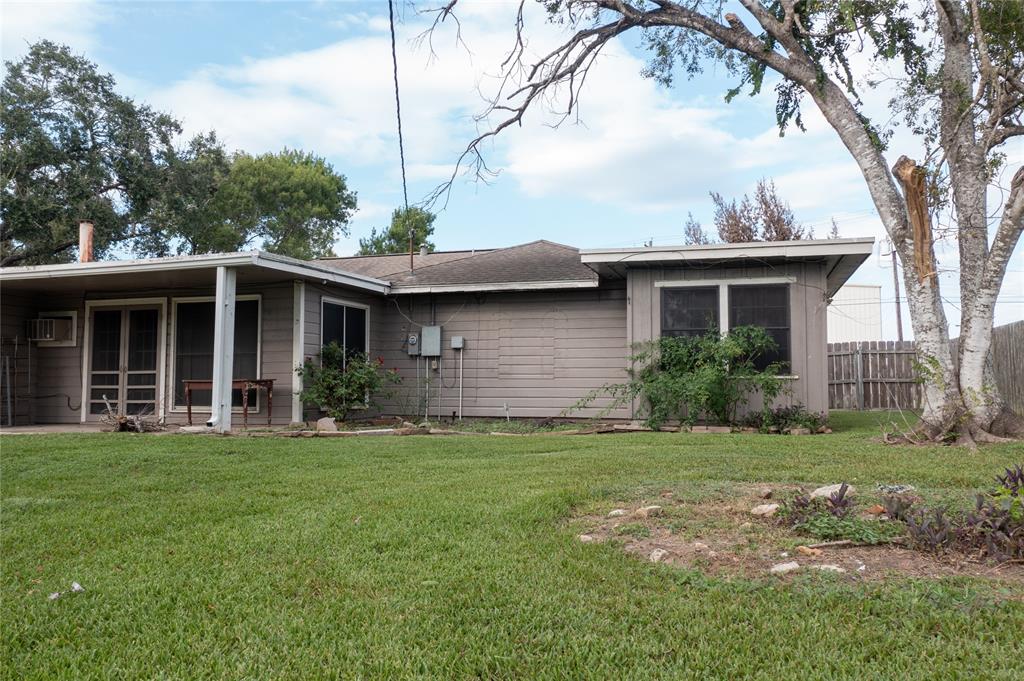 1003 N Kleas Street, Edna, Texas image 32