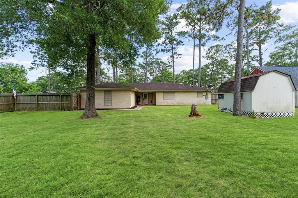 1057 Royal Oak Drive, Dickinson, Texas image 25