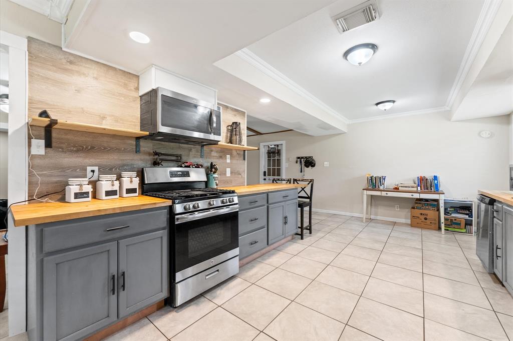 1057 Royal Oak Drive, Dickinson, Texas image 11