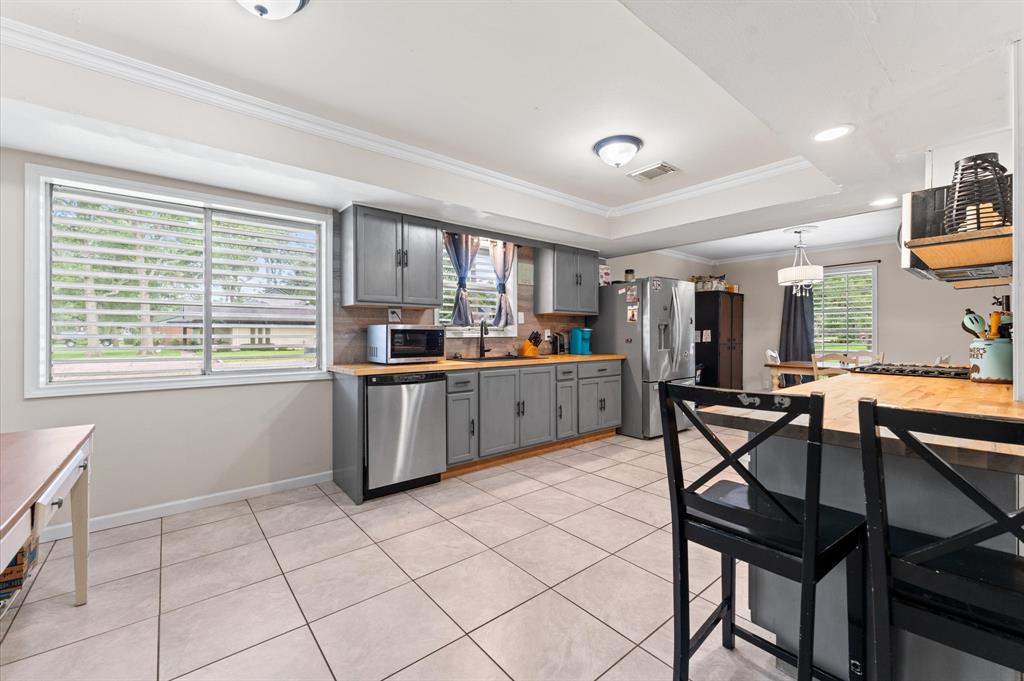 1057 Royal Oak Drive, Dickinson, Texas image 12
