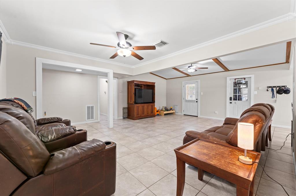 1057 Royal Oak Drive, Dickinson, Texas image 8