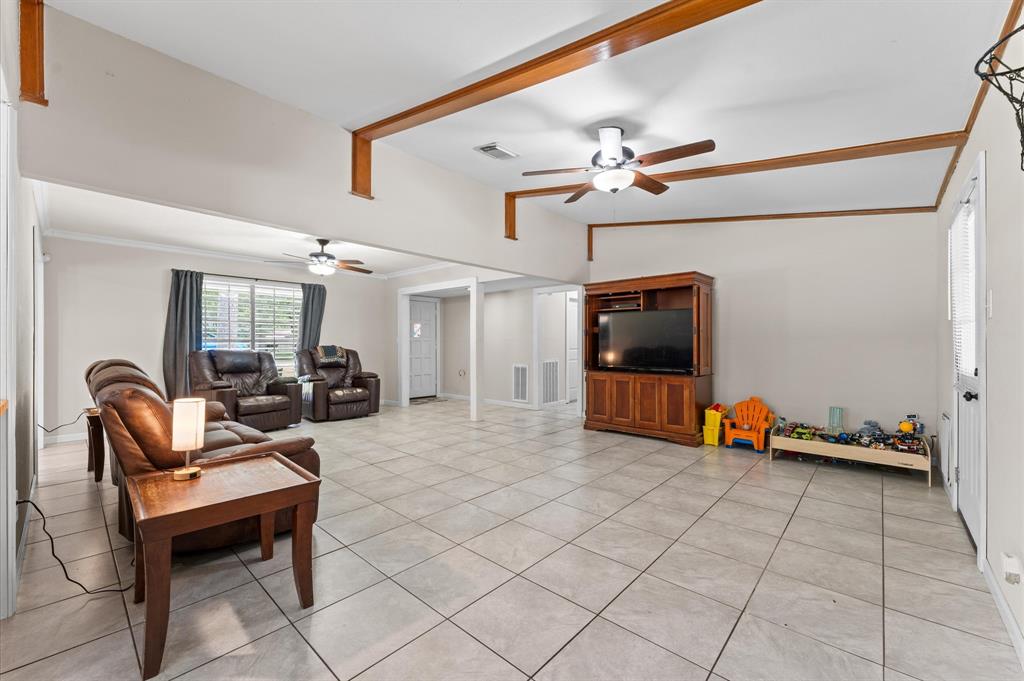 1057 Royal Oak Drive, Dickinson, Texas image 9