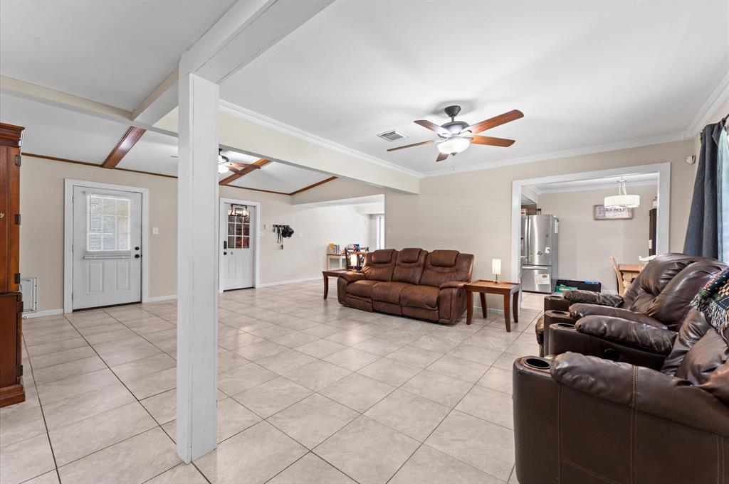 1057 Royal Oak Drive, Dickinson, Texas image 7