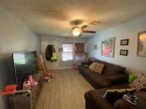 A home in South Houston