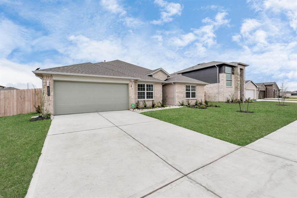 1111 Park Crest Drive, Missouri City, Texas image 7