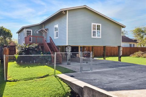 A home in Bacliff