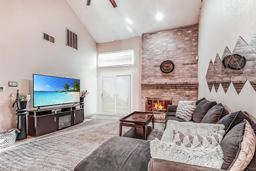 16619 Capewood Drive, Humble, Texas image 3