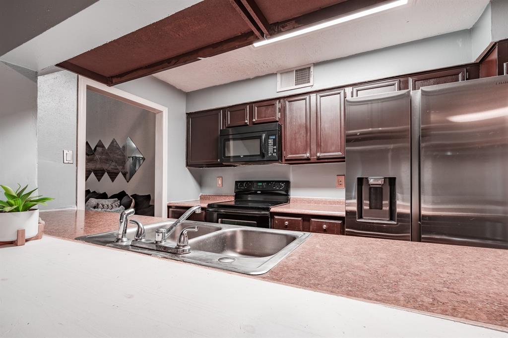 16619 Capewood Drive, Humble, Texas image 7