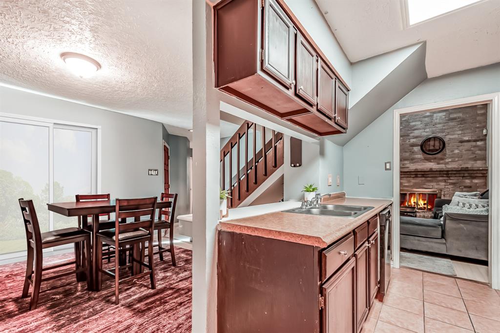 16619 Capewood Drive, Humble, Texas image 8