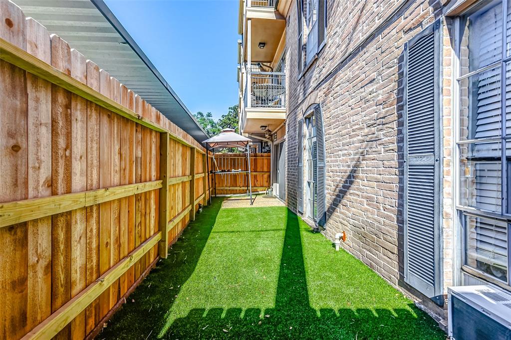 4515 Briar Hollow Place #113, Houston, Texas image 7