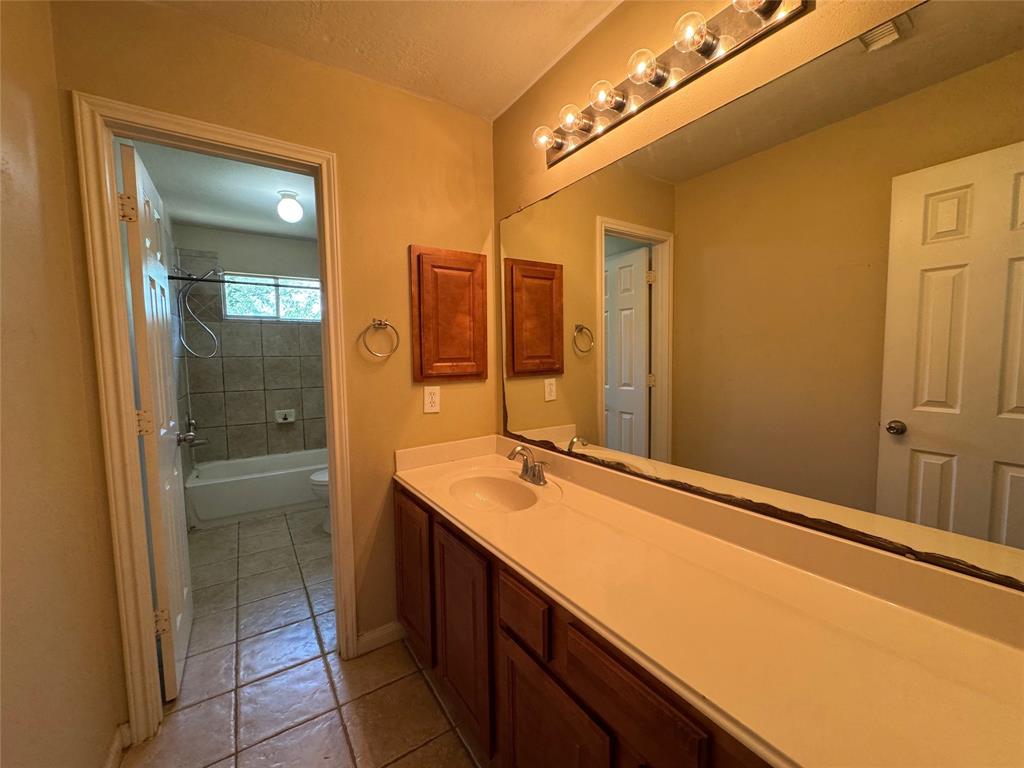 8802 Rolling Rapids Road, Humble, Texas image 19