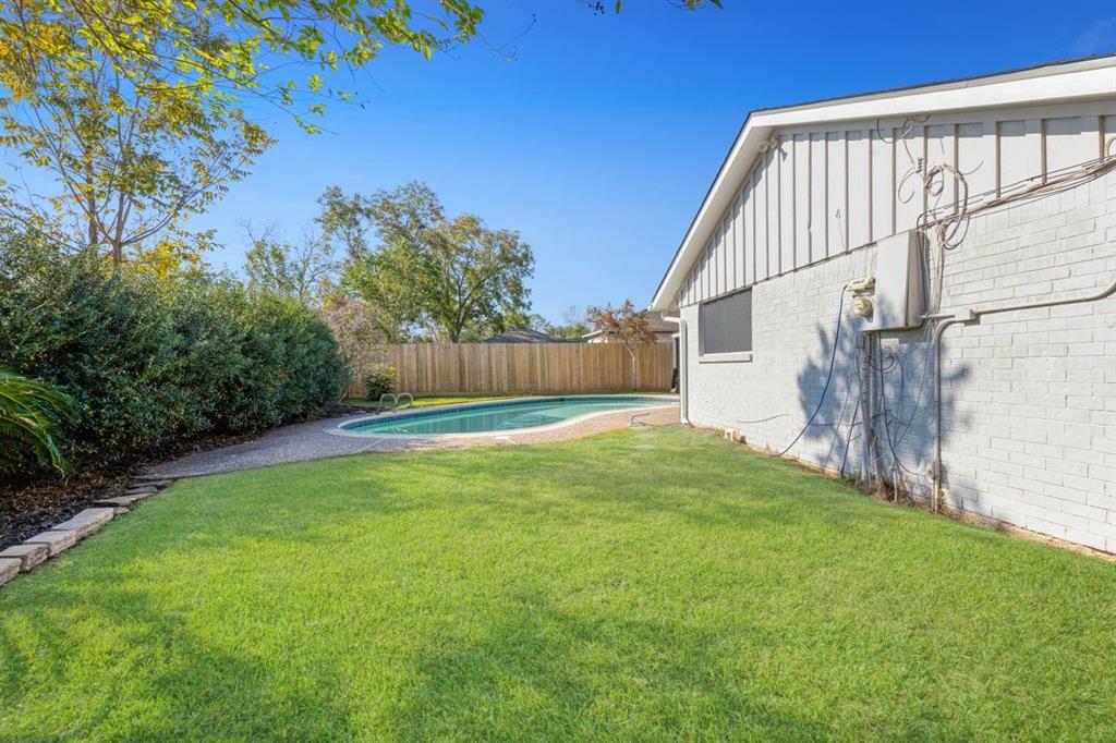 15722 Edenvale Street, Friendswood, Texas image 18