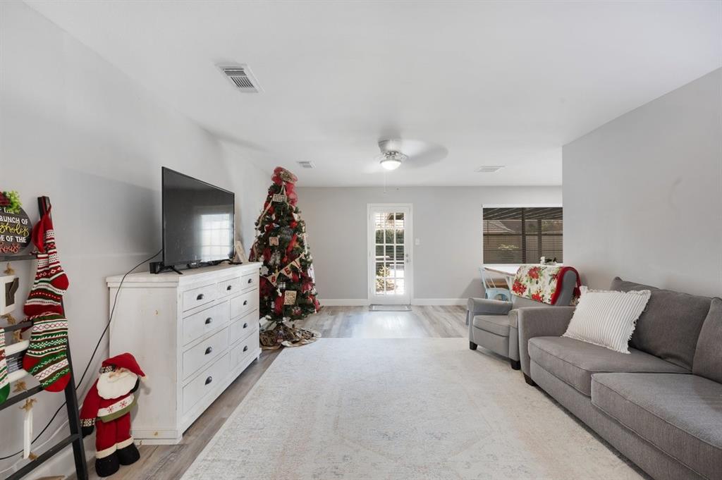 15722 Edenvale Street, Friendswood, Texas image 5