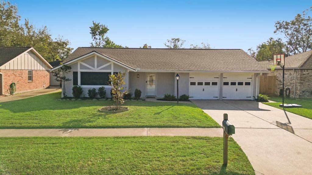 15722 Edenvale Street, Friendswood, Texas image 1