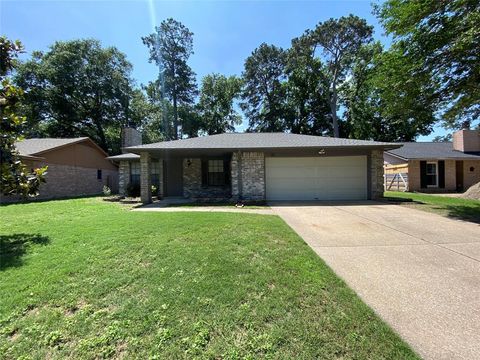 Photo of 2714 Sherwood Hollow Lane, Houston, TX 77339 (MLS # 7597270)