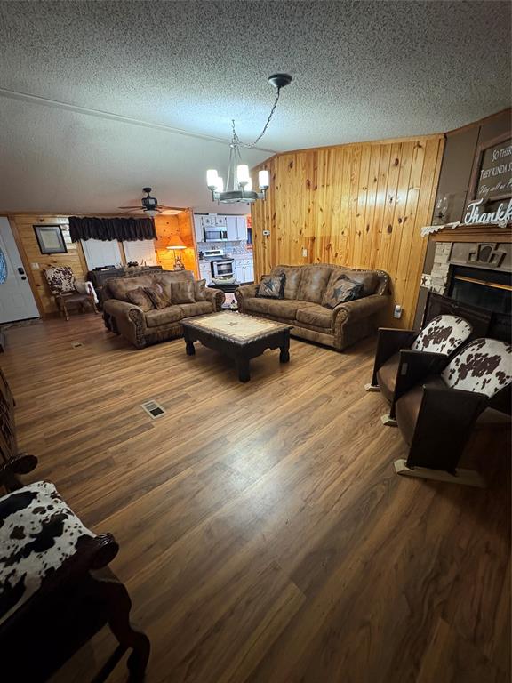 1030 Golden, Buffalo, Texas image 4