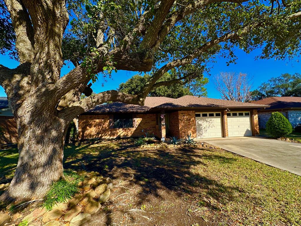 919 S 22nd St, Nederland, Texas image 1