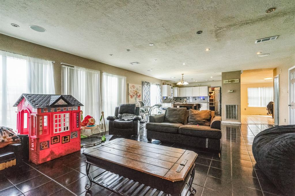 18006 Hobby Forest Lane, Humble, Texas image 16