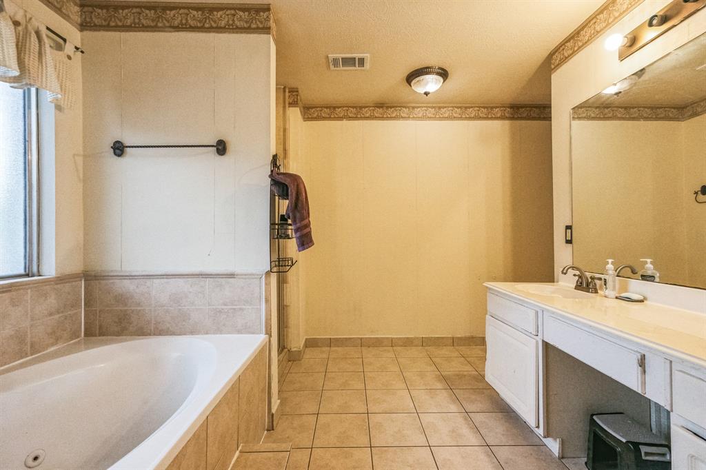 18006 Hobby Forest Lane, Humble, Texas image 23