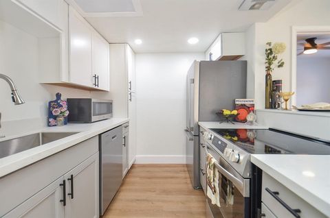 Photo of 830 Threadneedle Street #229, Houston, TX 77079 (MLS # 27902734) Photo of 830 Threadneedle Street #229, Houston, TX 77079 (MLS # 27902734)