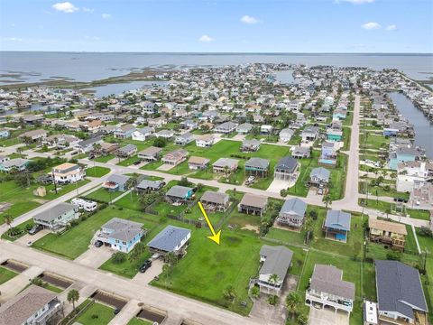 Photo of 16534 Jolly Roger, Jamaica Beach, TX 77554 (MLS # 68382432)