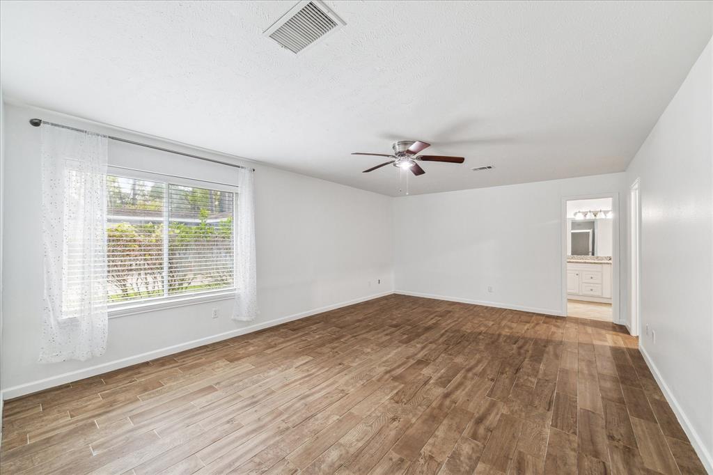 2158 Little Cedar Drive, Kingwood, Texas image 11