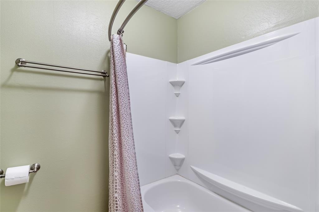 7311 Oak Walk Drive, Humble, Texas image 30