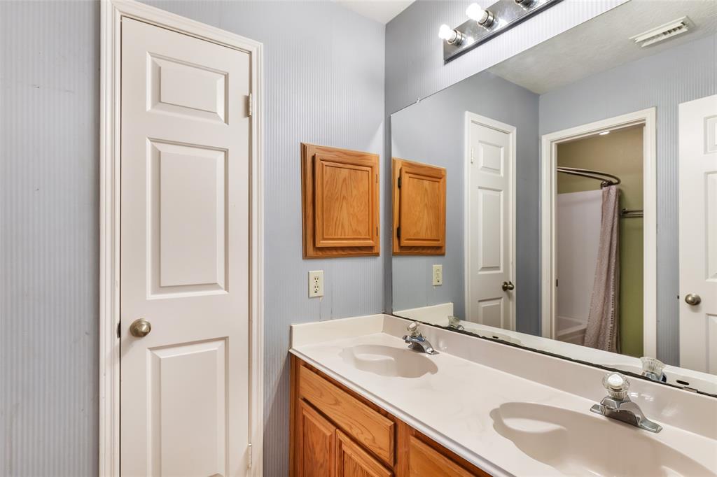 7311 Oak Walk Drive, Humble, Texas image 29