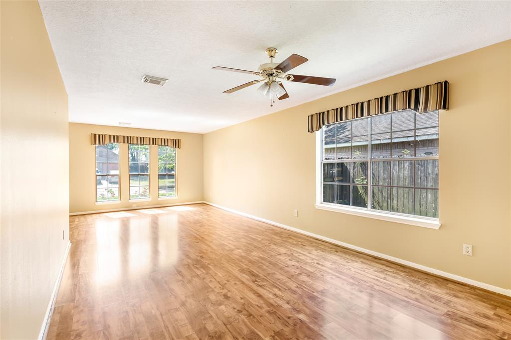7311 Oak Walk Drive, Humble, Texas image 8