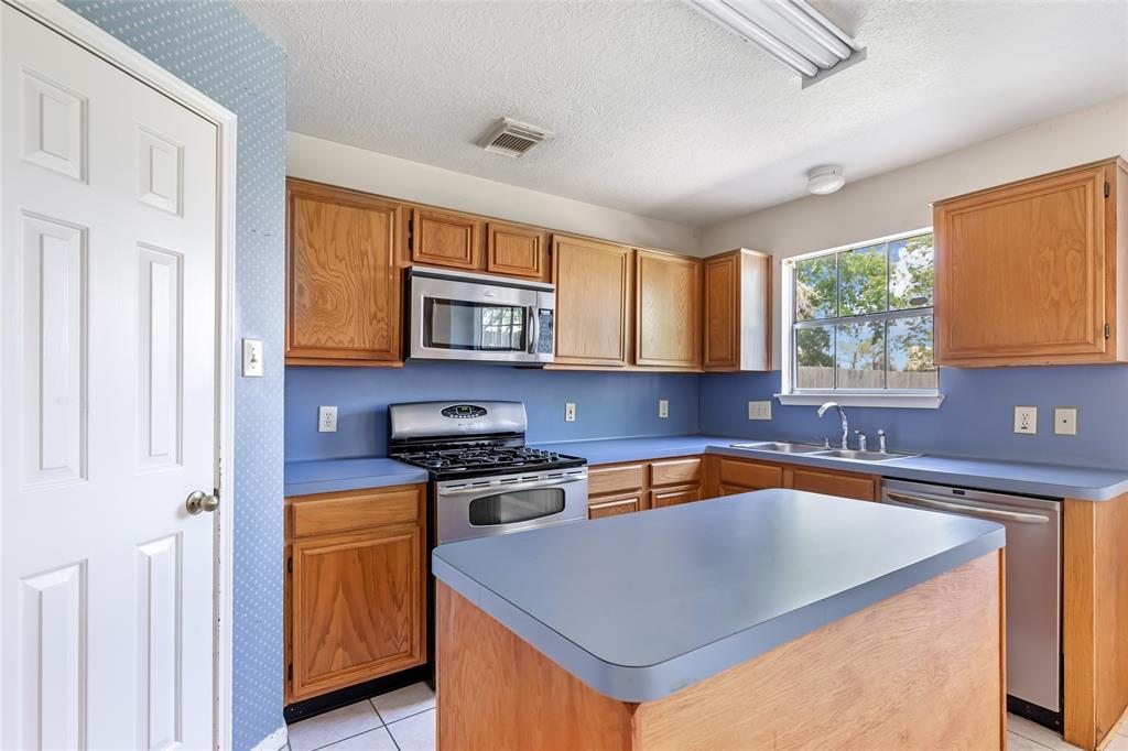 7311 Oak Walk Drive, Humble, Texas image 16