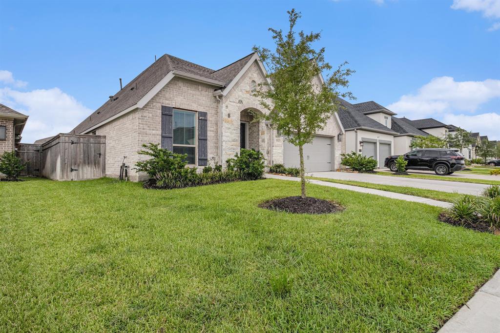 9311 Crescent Mill Drive, Missouri City, Texas image 5