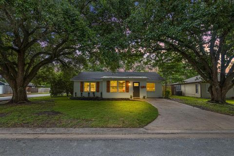 A home in Rosenberg