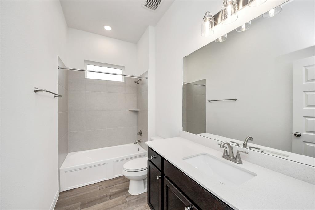 7706 Clover Gully Lane, Katy, Texas image 13