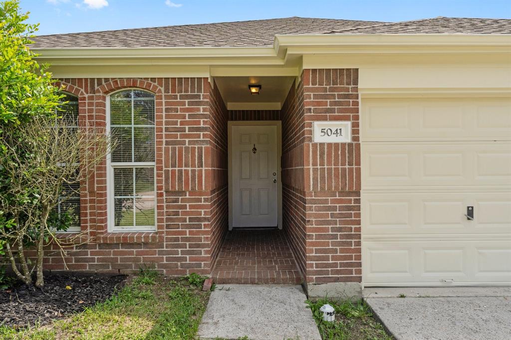 5041 Willow Point Drive, Conroe, Texas image 4